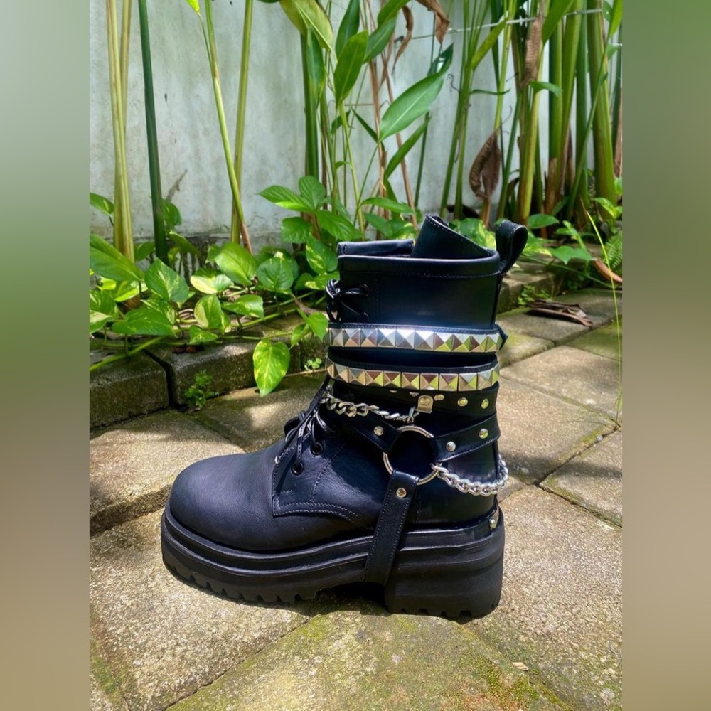 Handmade Black Leather Platform Combat Artisan Boots, Removable Straps, US 9–9.5